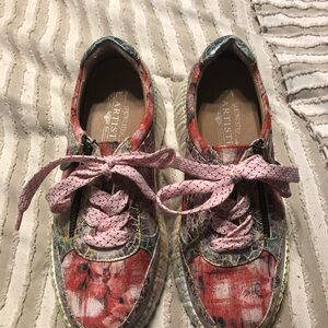 L’ARTISTE Spring Step Colorful Lace-Up Sneakers